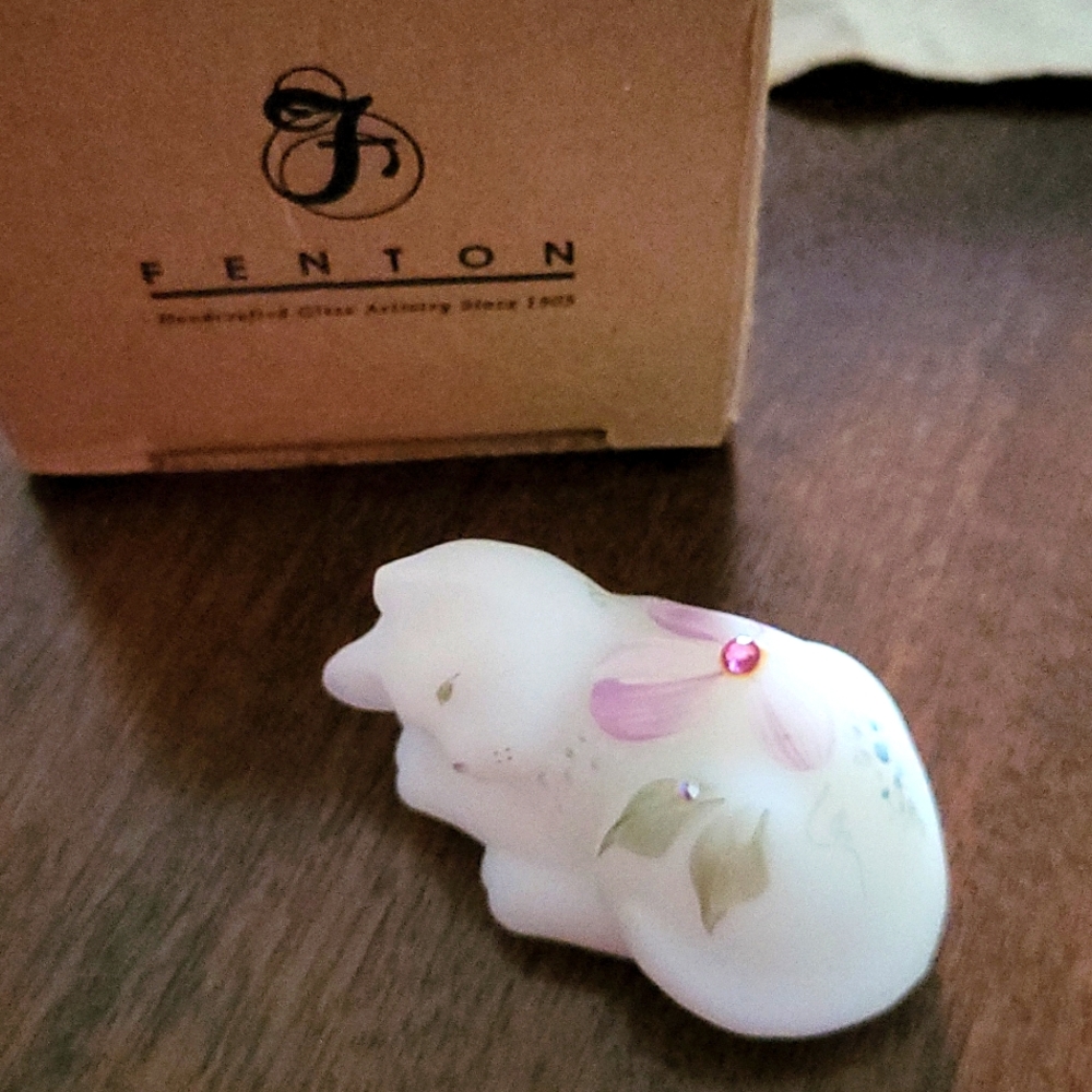 Fenton Cat signed by Mike Fenton & by artist,Hand painted.Box,History signe…